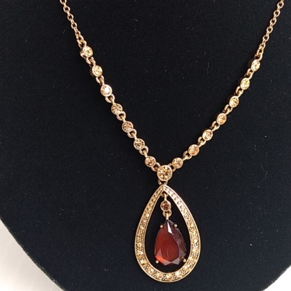 Avon Topaz Colored Teardrop Gift Set in The Box - Picture 2 of 8